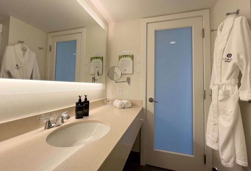 Отель Coast Bastion