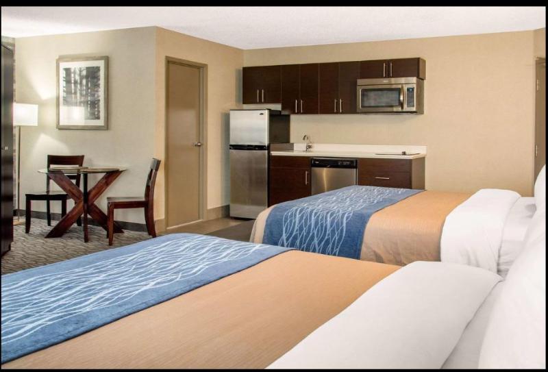هتل Comfort Inn Montreal Aeroport