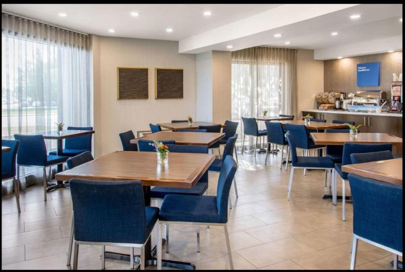 هتل Comfort Inn Montreal Aeroport