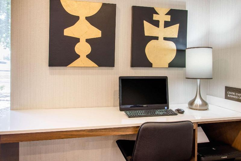 هتل Comfort Inn Montreal Aeroport