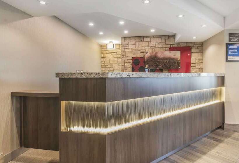 هتل Comfort Inn Oshawa