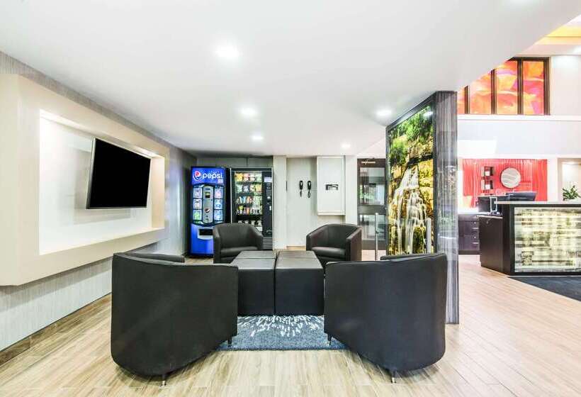 בית מלון כפרי Comfort Inn