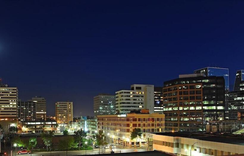 בית מלון כפרי Courtyard By Marriott Regina Downtown