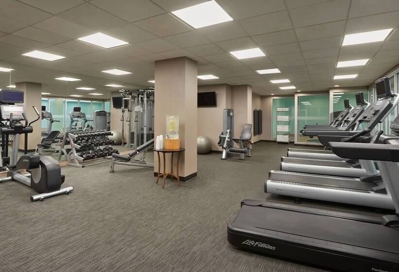 Отель Courtyard By Marriott Toronto Downtown