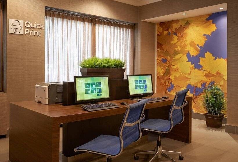 Отель Courtyard By Marriott Toronto Downtown