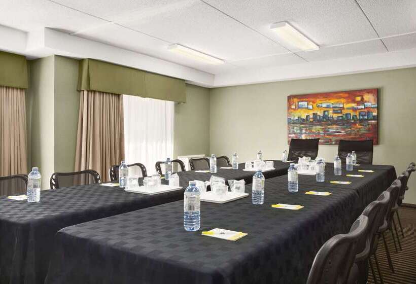 فندق Days Inn By Wyndham Miramichi Nb