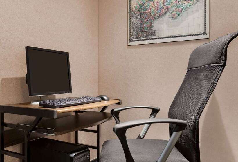 فندق Days Inn By Wyndham Miramichi Nb