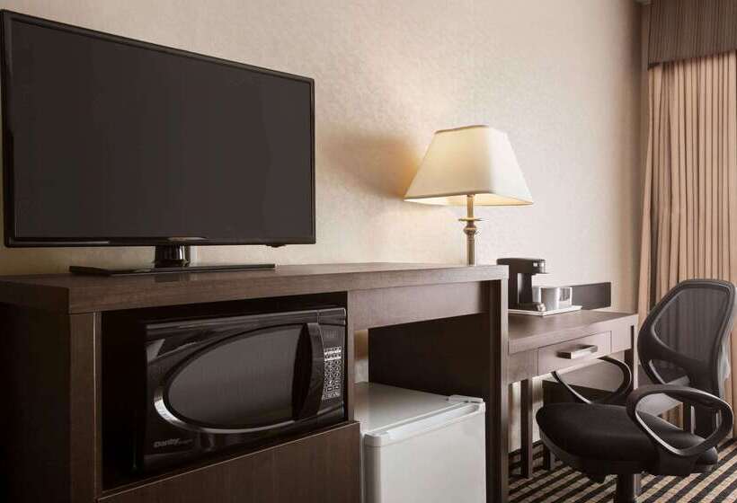 فندق Days Inn By Wyndham Miramichi Nb