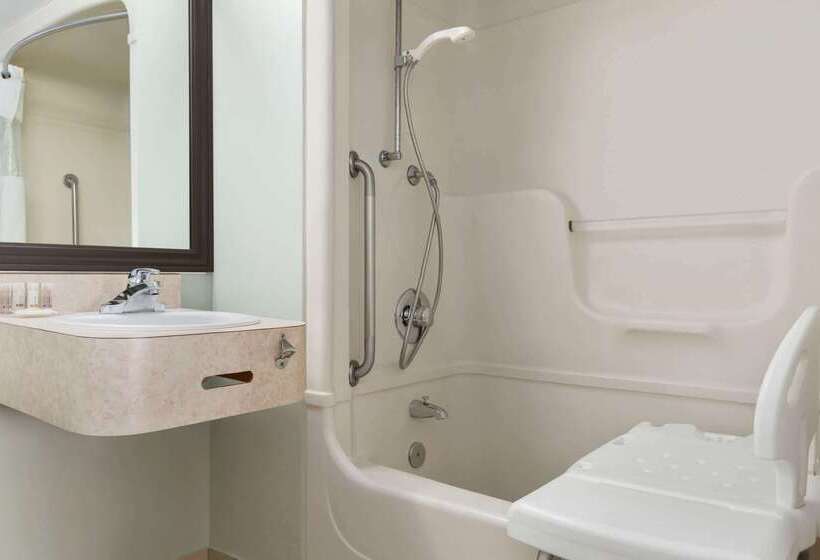 فندق Days Inn By Wyndham Miramichi Nb