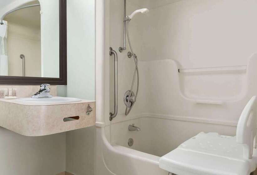 فندق Days Inn By Wyndham Miramichi Nb