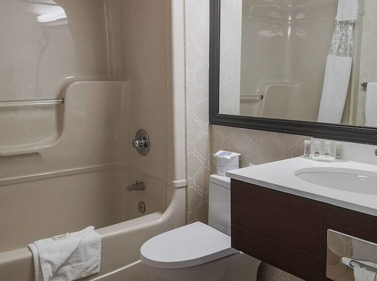 فندق Days Inn By Wyndham Miramichi Nb