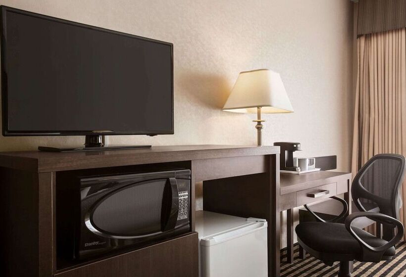 فندق Days Inn By Wyndham Miramichi Nb