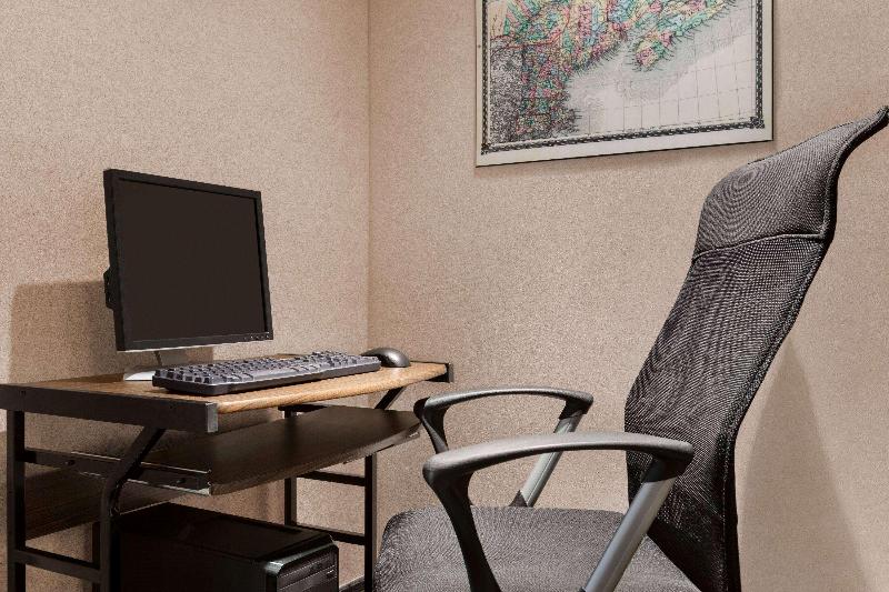 فندق Days Inn By Wyndham Miramichi Nb