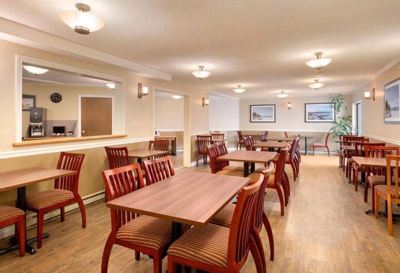 Отель Days Inn By Wyndham Nanaimo