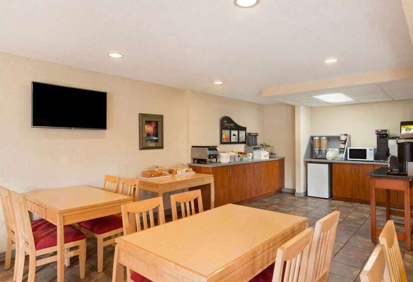 酒店 Days Inn By Wyndham Niagara Falls Near The Falls