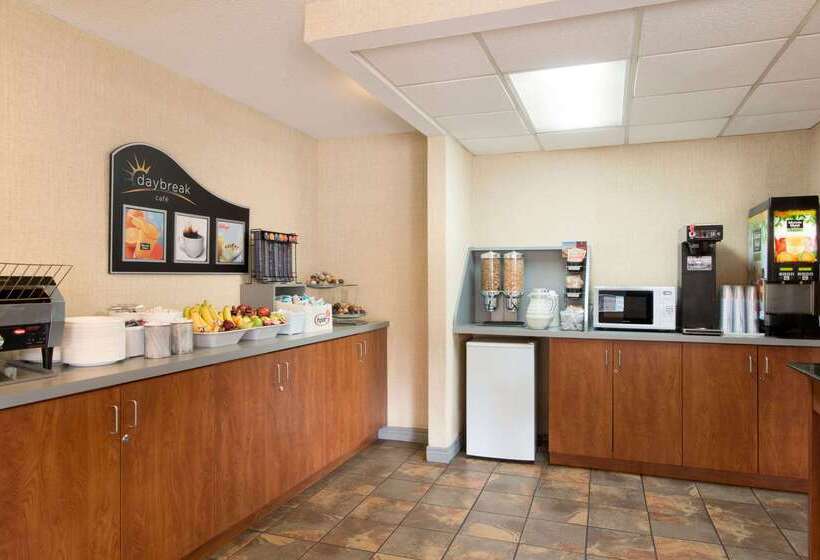 酒店 Days Inn By Wyndham Niagara Falls Near The Falls