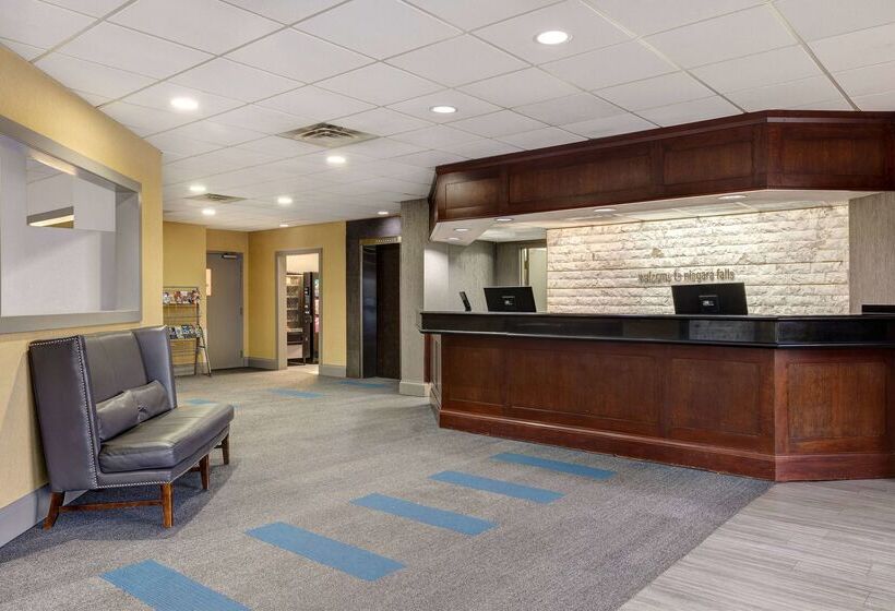 هتل Days Inn By Wyndham Niagara Falls Near The Falls