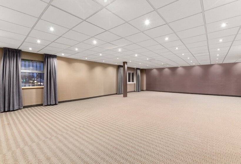 酒店 Days Inn By Wyndham Ottawa