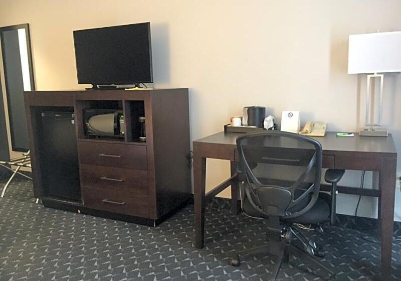 هتل Days Inn By Wyndham Sarnia Harbourfront