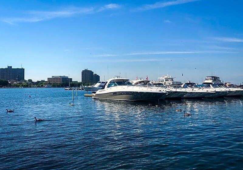 ホテル Days Inn By Wyndham Sarnia Harbourfront