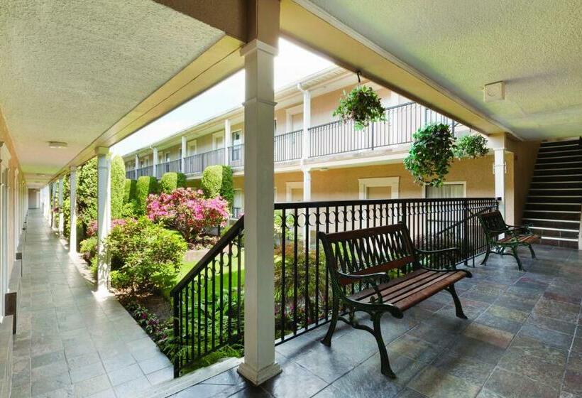 酒店 Days Inn By Wyndham Vancouver Metro