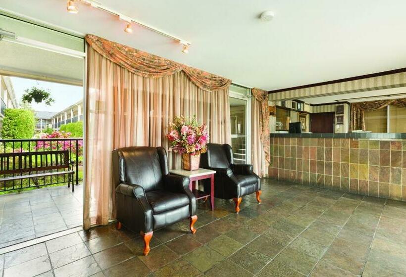 酒店 Days Inn By Wyndham Vancouver Metro