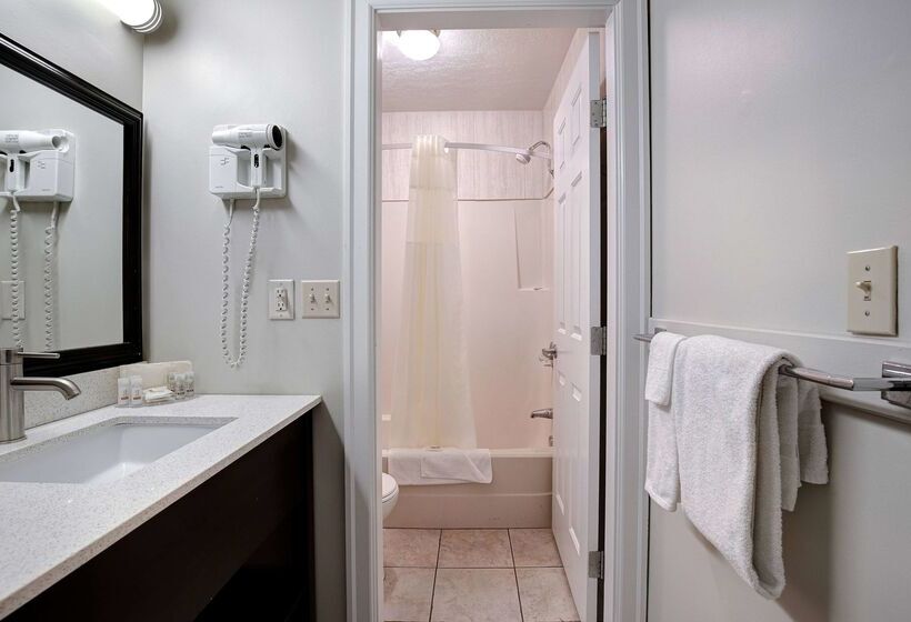 ホテル Days Inn By Wyndham Vernon