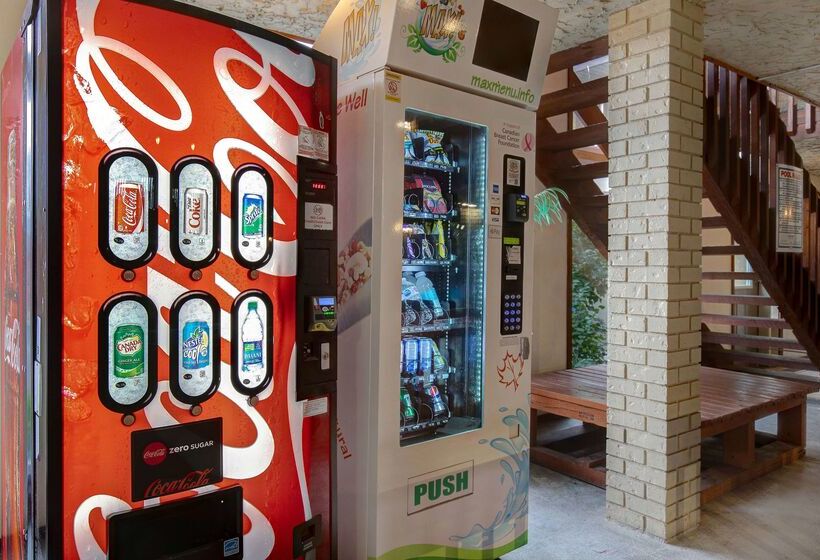 ホテル Days Inn By Wyndham Vernon