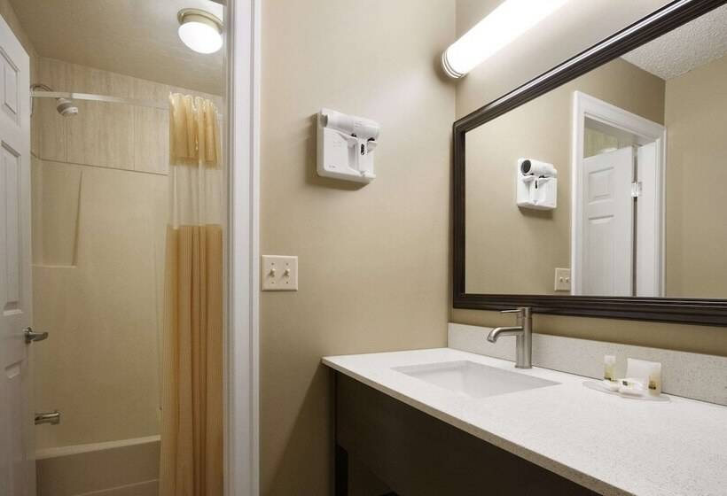 ホテル Days Inn By Wyndham Vernon