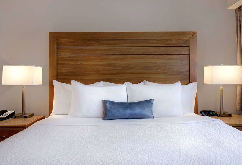 בית מלון כפרי Days Inn By Wyndham Victoria Airport Sidney