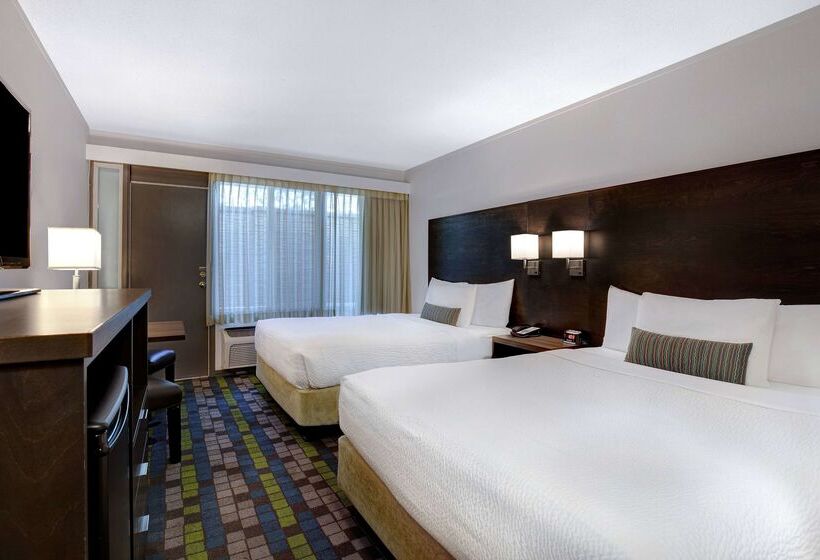 בית מלון כפרי Days Inn By Wyndham Victoria Airport Sidney