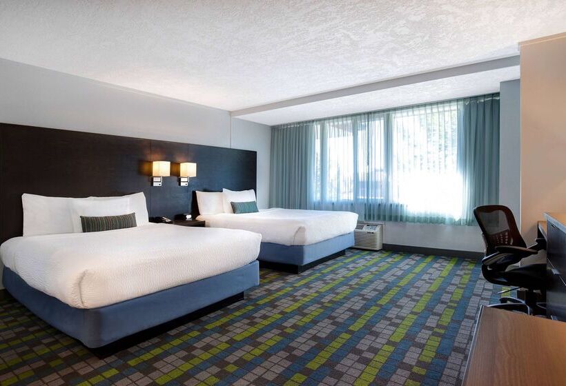 فندق Days Inn By Wyndham Victoria Airport Sidney