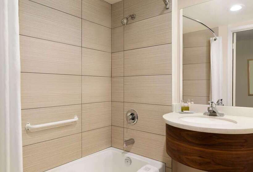 בית מלון כפרי Days Inn By Wyndham Victoria Airport Sidney