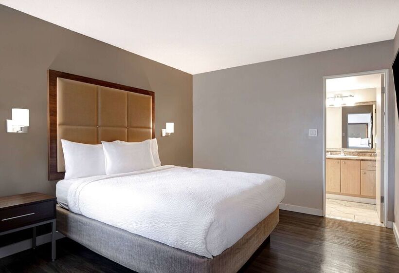 ホテル Days Inn By Wyndham Victoria Uptown