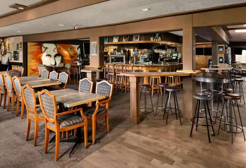 فندق Days Inn By Wyndham Victoria Uptown