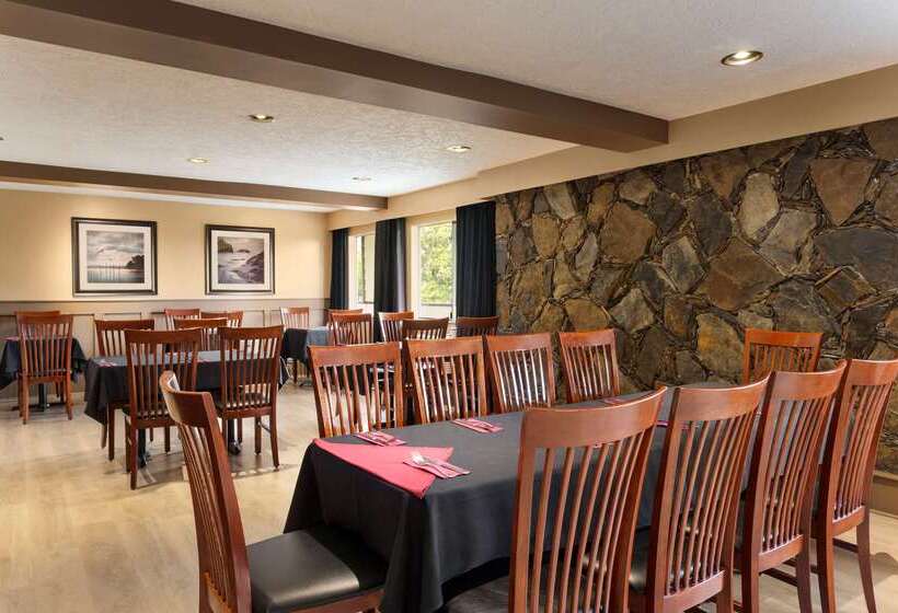 ホテル Days Inn By Wyndham Victoria Uptown