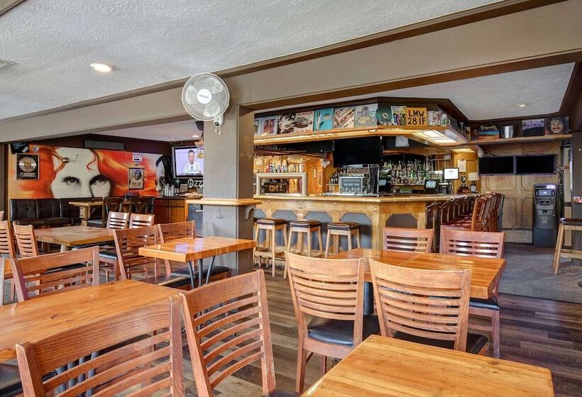 ホテル Days Inn By Wyndham Victoria Uptown