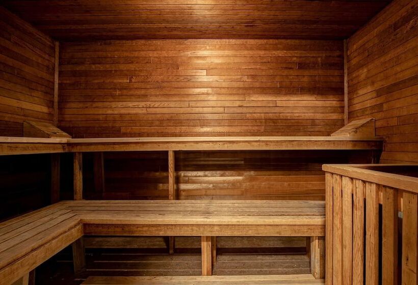 ホテル Days Inn By Wyndham Victoria Uptown