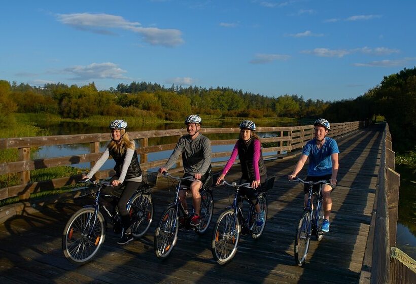 فندق Days Inn By Wyndham Victoria Uptown