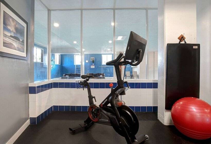 ホテル Days Inn By Wyndham Victoria Uptown