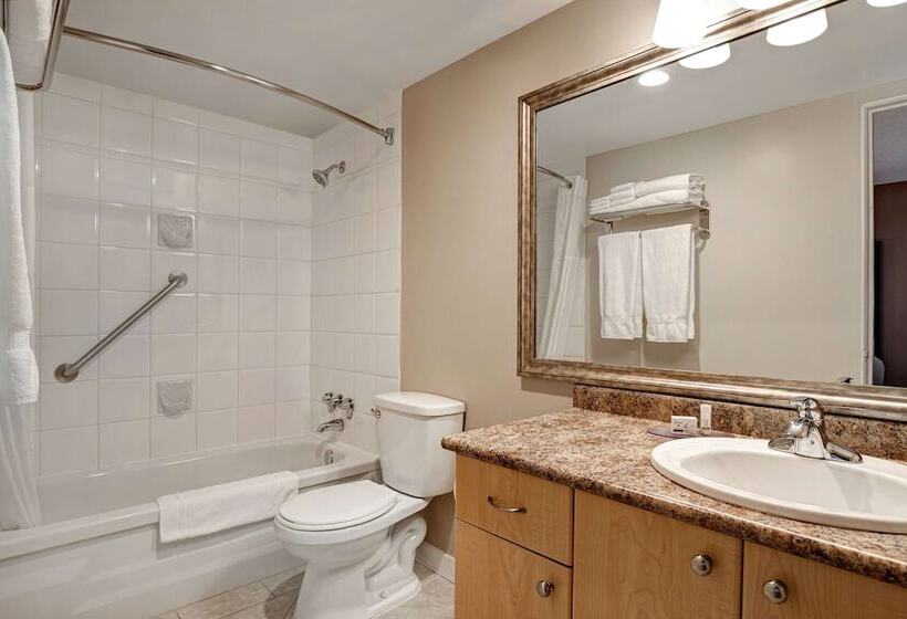 ホテル Days Inn By Wyndham Victoria Uptown