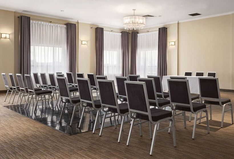 酒店 Days Inn & Conference Centre By Wyndham Montreal Airport