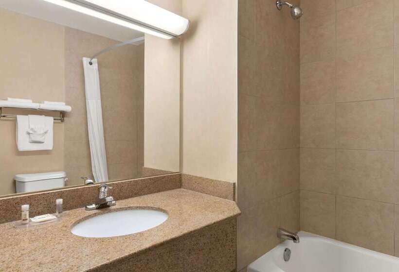 فندق Days Inn By Wyndham London