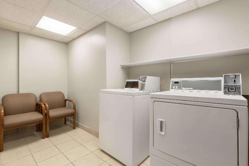 فندق Days Inn By Wyndham London