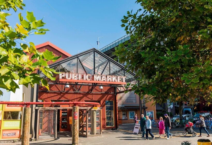 Delta Hotels By Marriott Burnaby Conference Centre