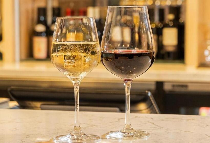 Delta Hotels By Marriott Ottawa City Centre