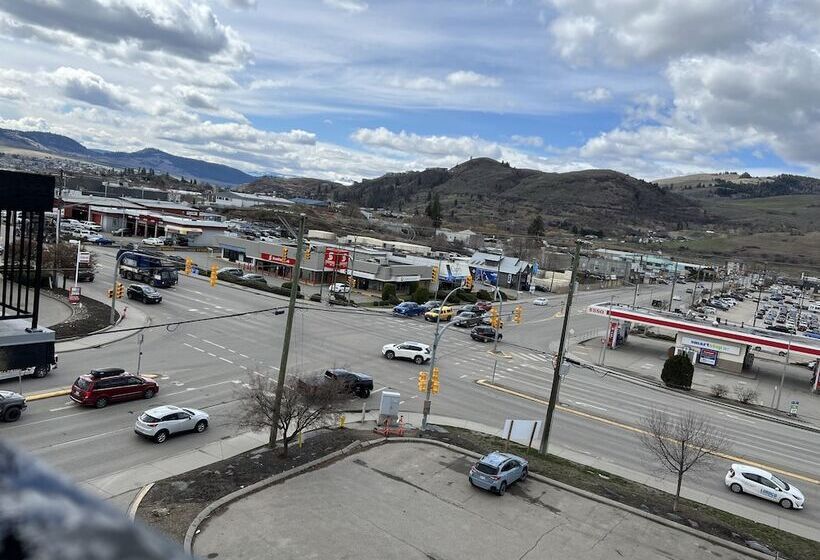 בית מלון כפרי Divya Sutra Plaza And Conference Centre, Vernon, Bc