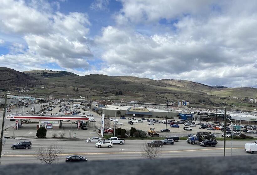 בית מלון כפרי Divya Sutra Plaza And Conference Centre, Vernon, Bc