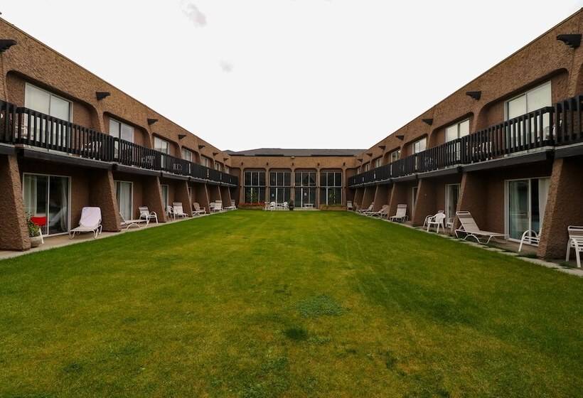 בית מלון כפרי Divya Sutra Plaza And Conference Centre, Vernon, Bc