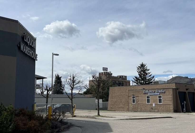 בית מלון כפרי Divya Sutra Plaza And Conference Centre, Vernon, Bc